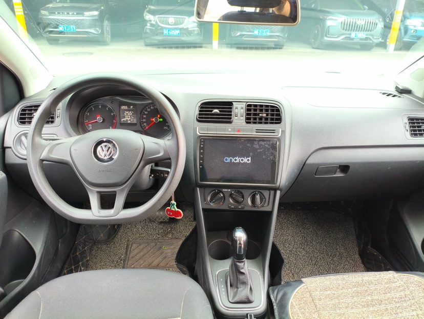 Volkswagen Polo 2018 car image #6