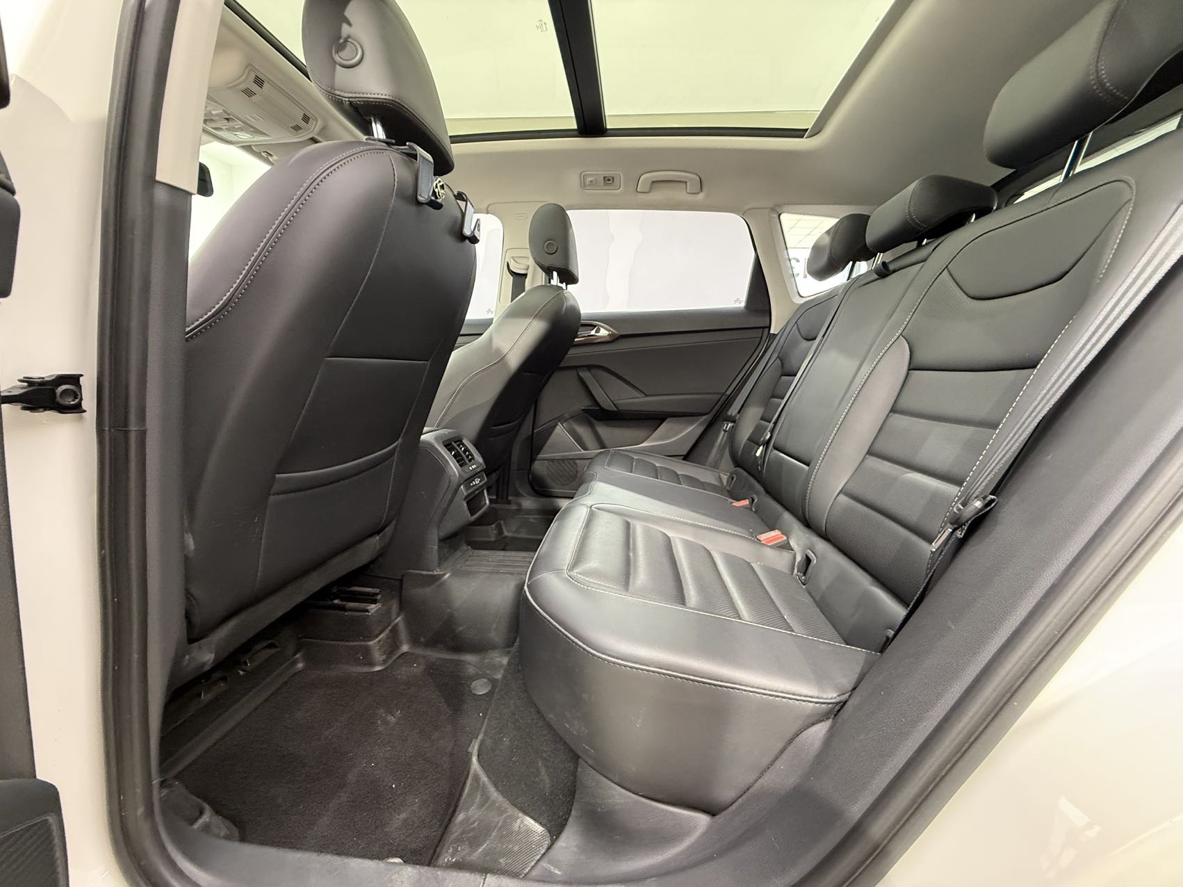 Volkswagen Tharu 2022 car image #13
