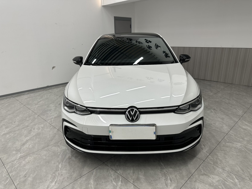 Volkswagen Golf 2023 car image #2