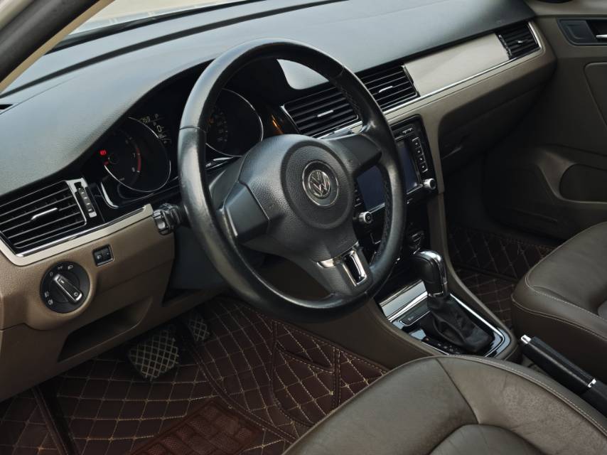 Volkswagen Bora 2014 car image #11