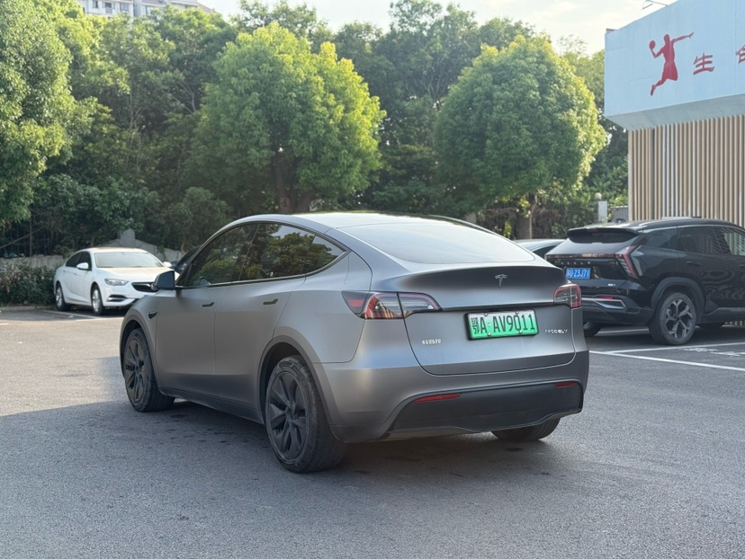 Tesla Model Y 2024 #9 Tesla Model Y 2024 car image #9