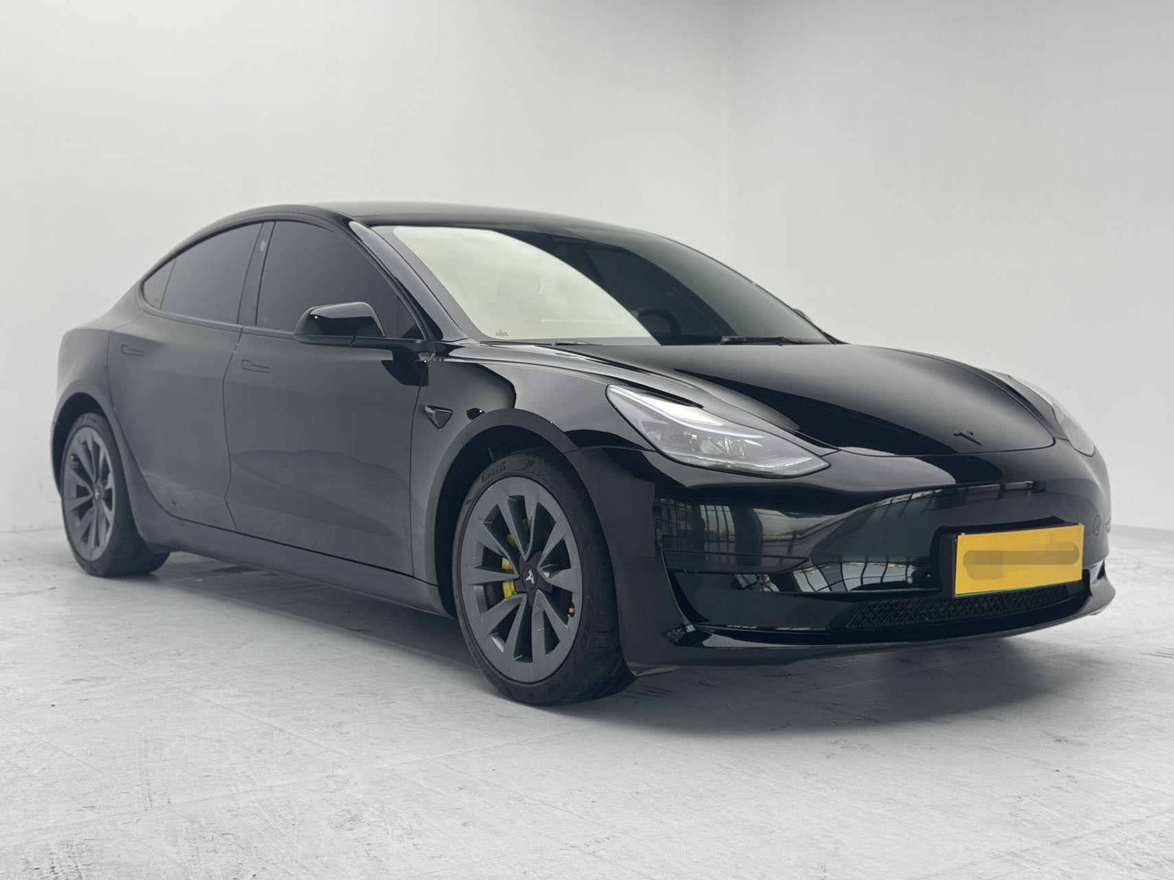 Tesla Model 3 2023 car image #3