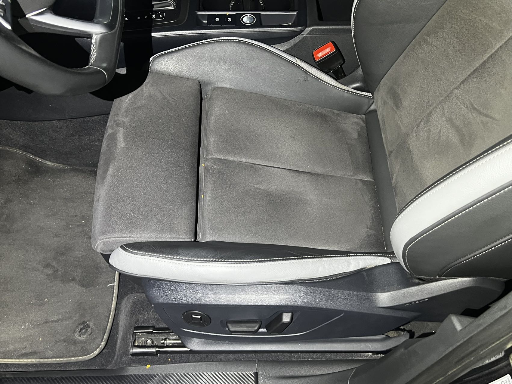 Audi Q3 2023 car image #2