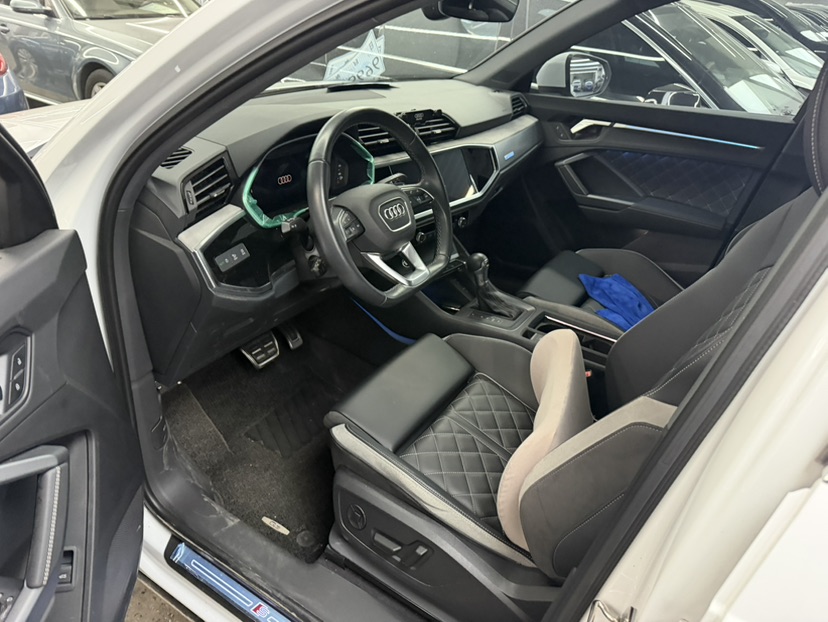 Audi Q3 2025 car image #2
