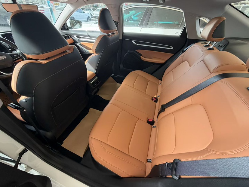 GEELY Coolray 2026 #4 GEELY Coolray 2026 car image #4