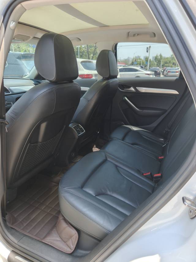 Audi Q3 2019 car image #7
