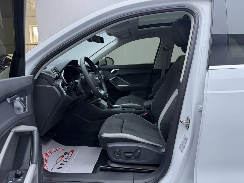 Audi Q3 2022 car image #7