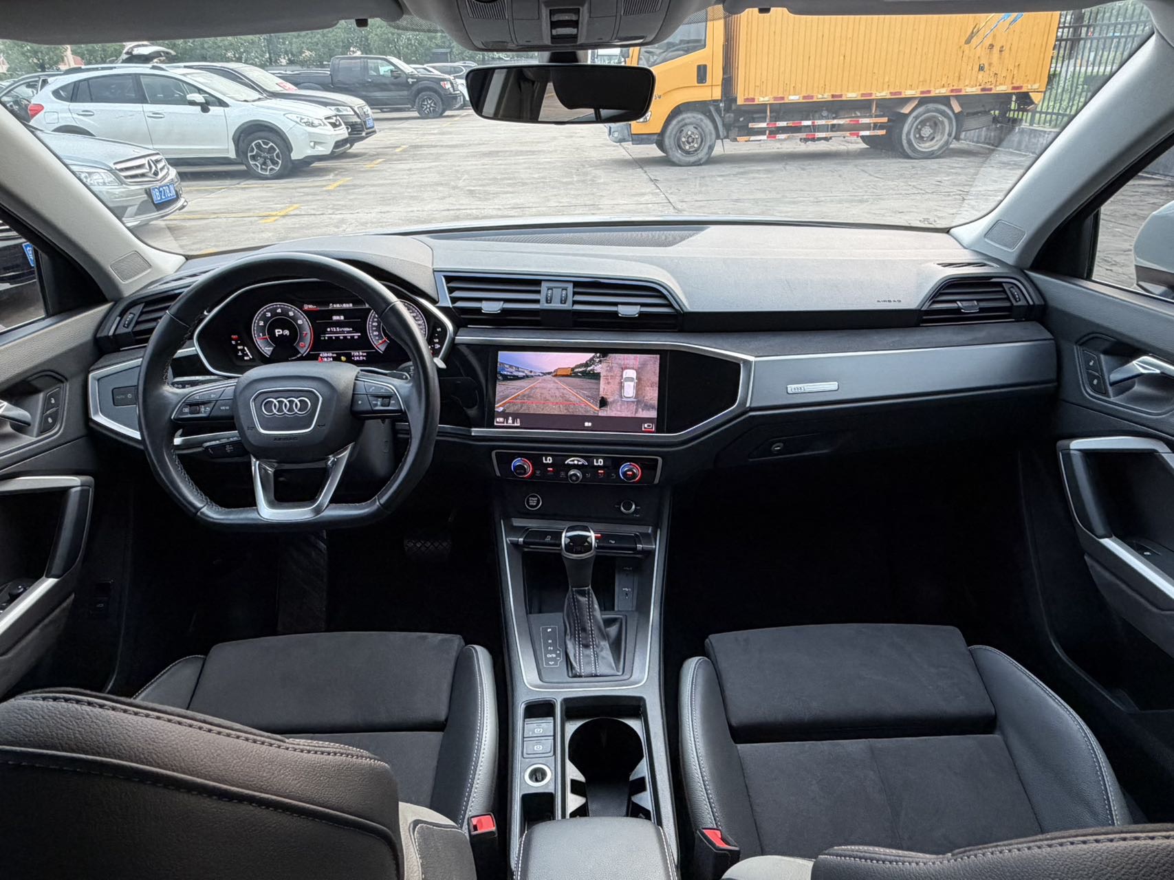 Audi Q3 2022 car image #9