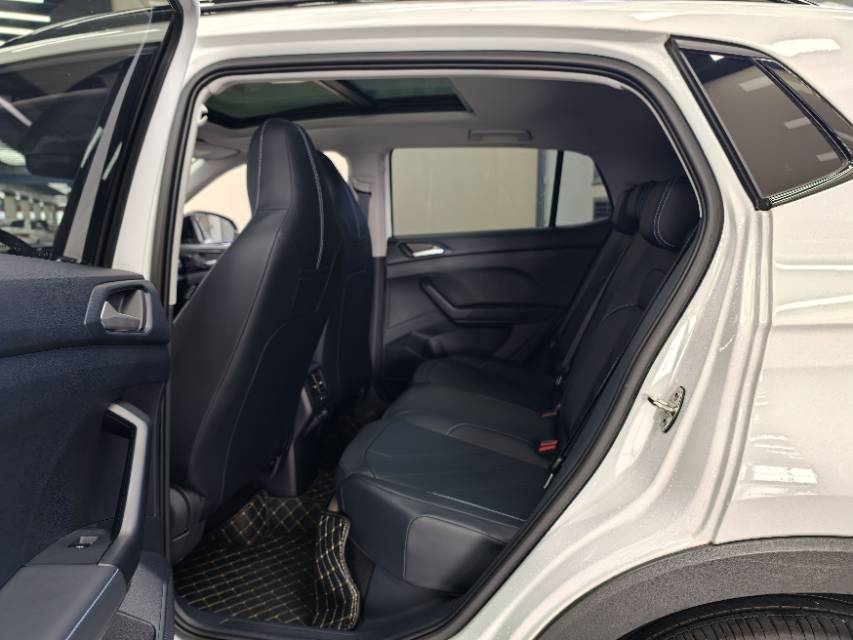 Volkswagen Tharu 2025 car image #6