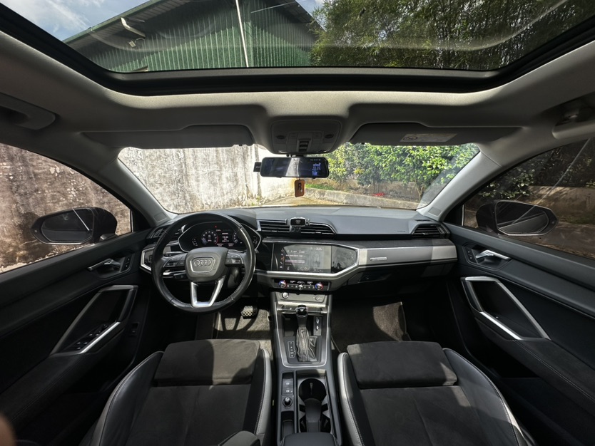 Audi Q3 2020 car image #9
