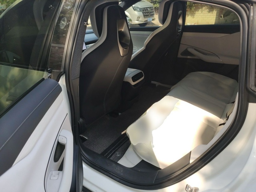 MI SU7 2024 immagine di auto #4