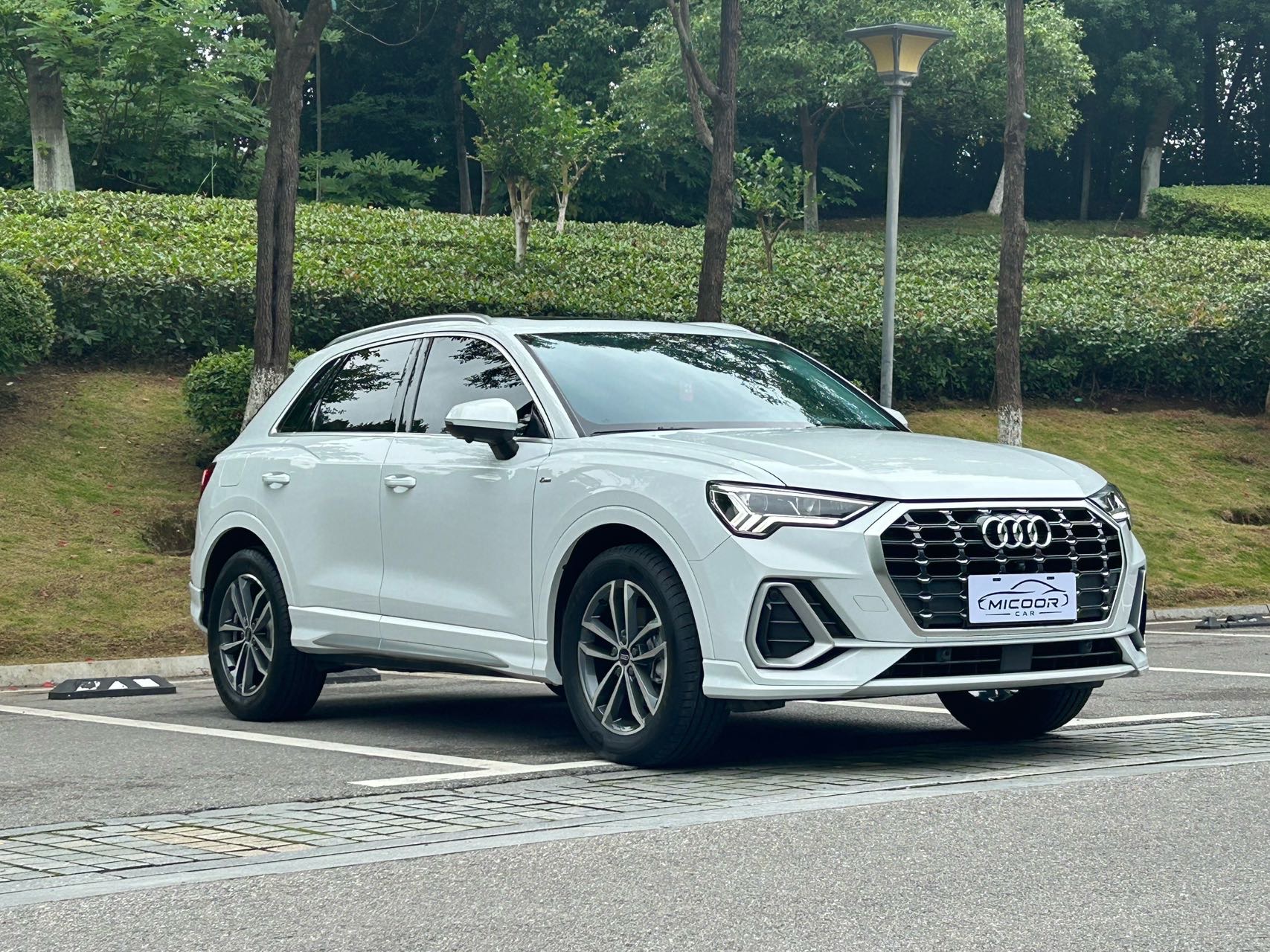 Audi Q3 2023 car image #3