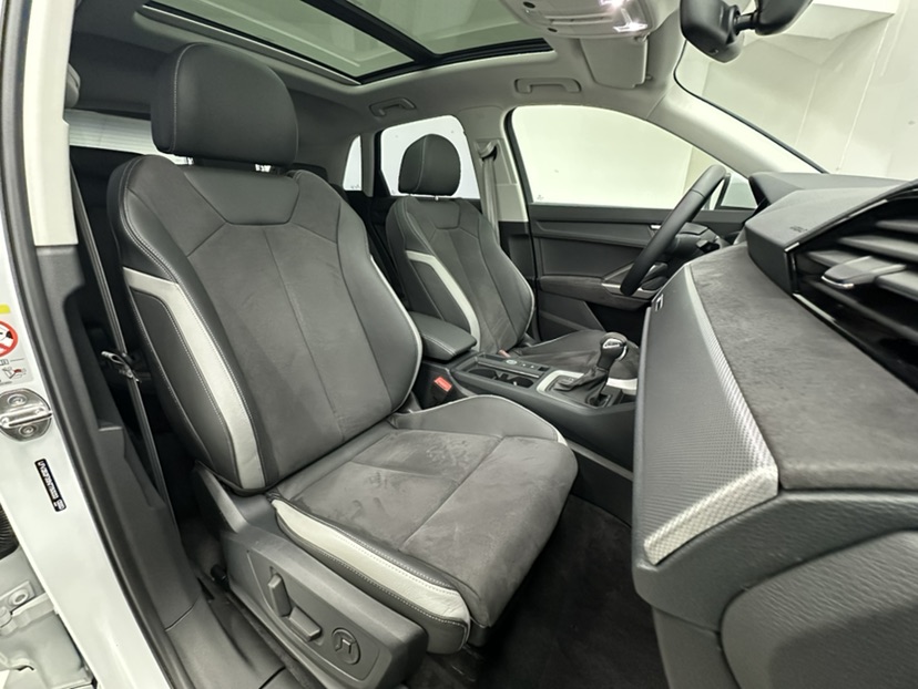 Audi Q3 2023 car image #11