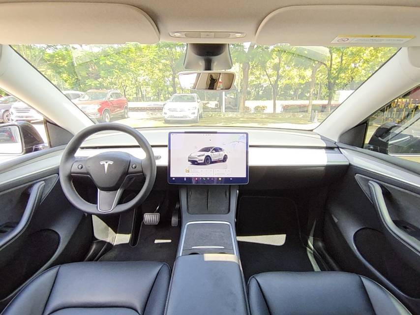 Tesla Model Y 2024 #9 Tesla Model Y 2024 car image #9