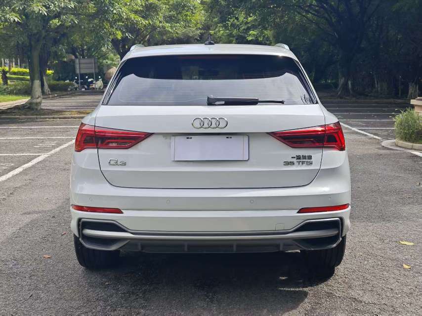 Audi Q3 2021 car image #5