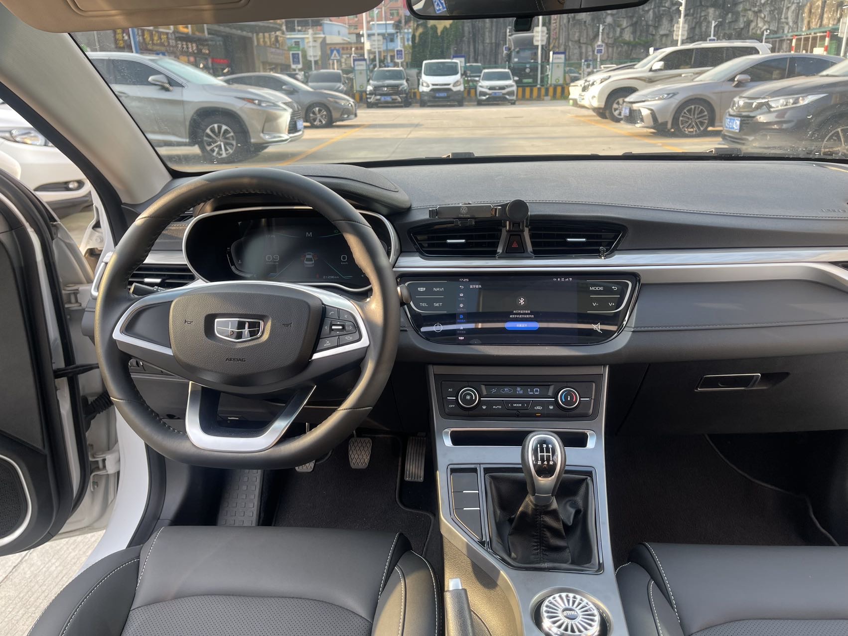 GEELY Emgrand 2019 car image #6