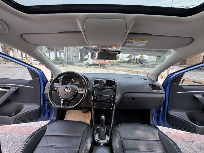Volkswagen Polo 2015 car image #5