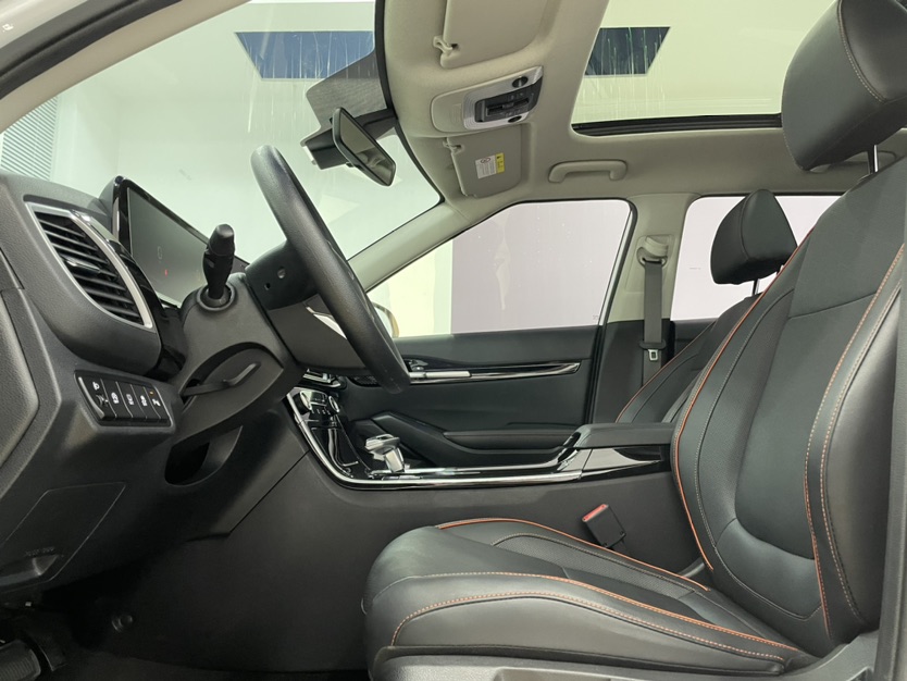 Kia Seltos 2023 car image #5
