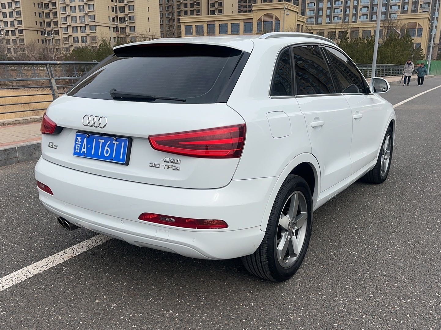 Audi Q3 2015 car image #6