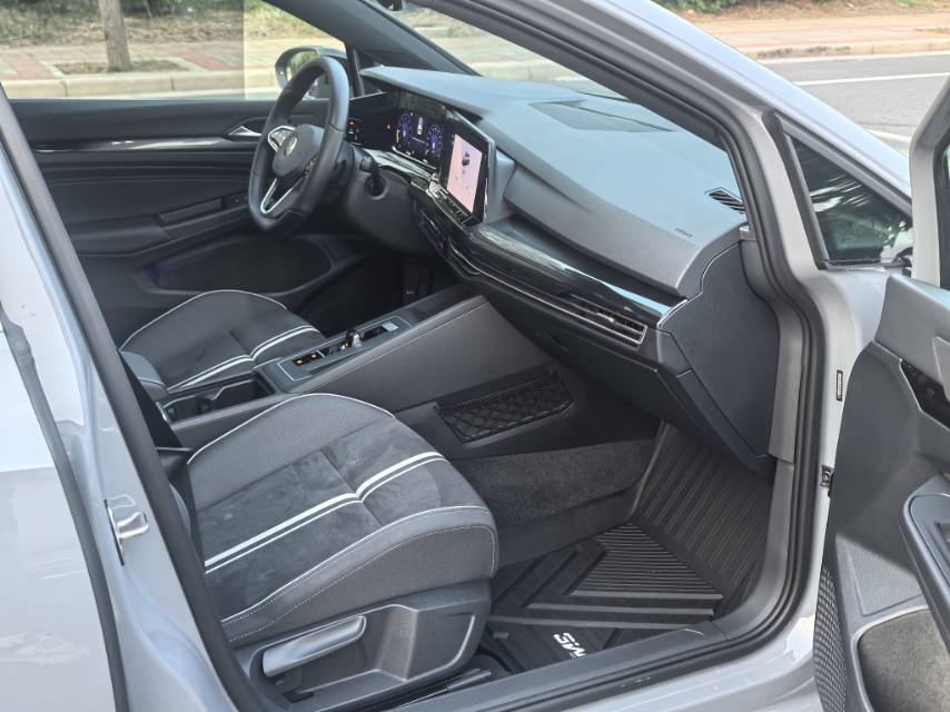 Volkswagen Golf 2022 car image #5