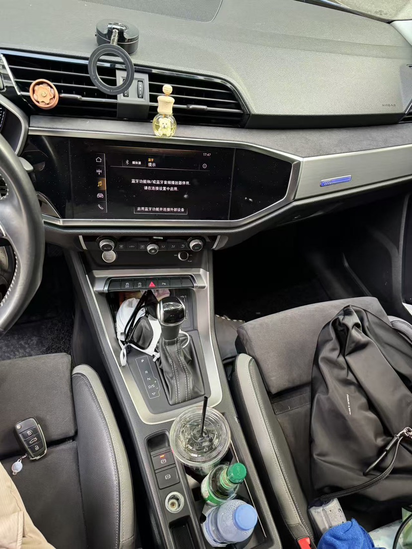 Audi Q3 2019 car image #7