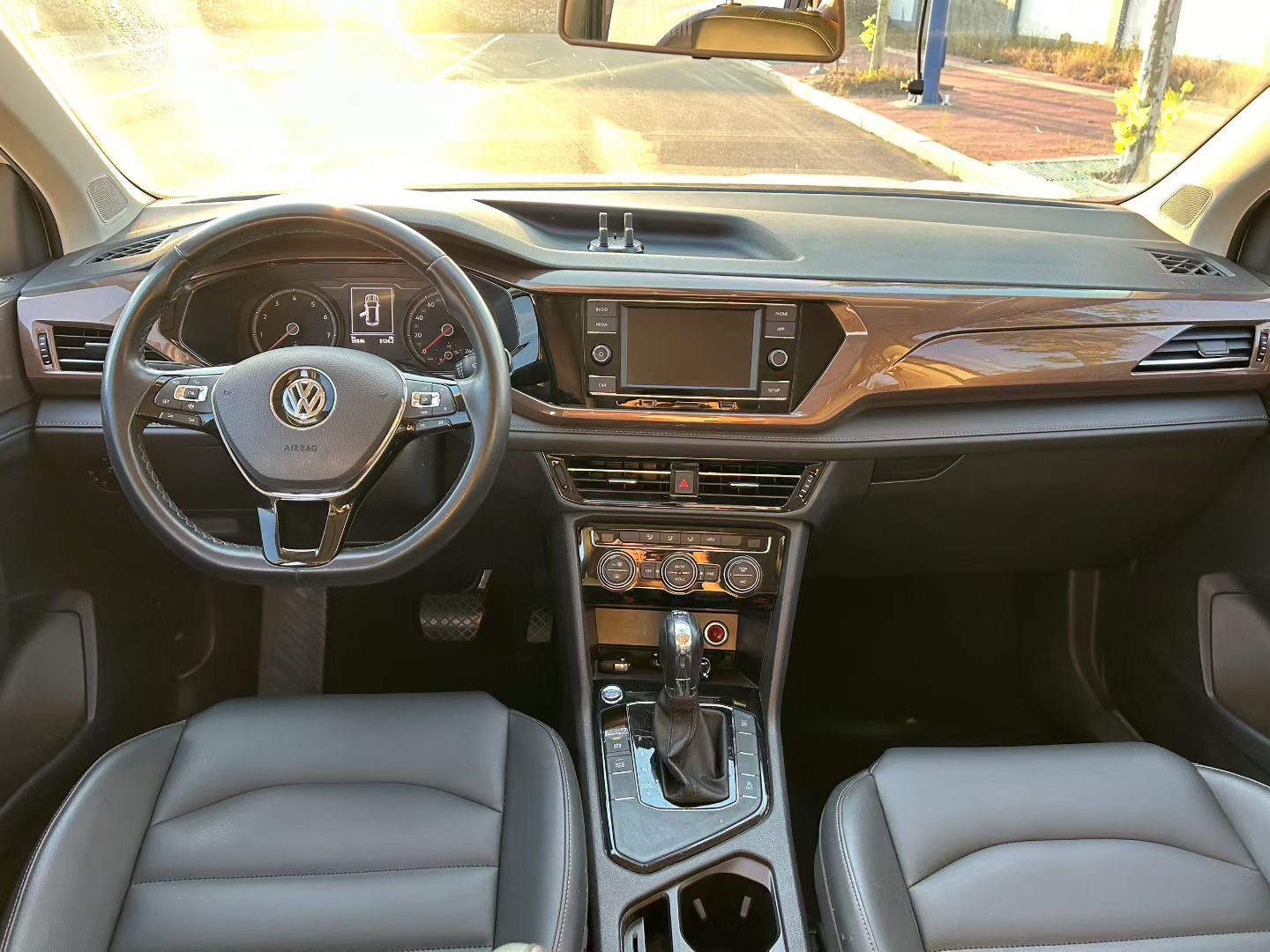 Volkswagen Tharu 2019 car image #9
