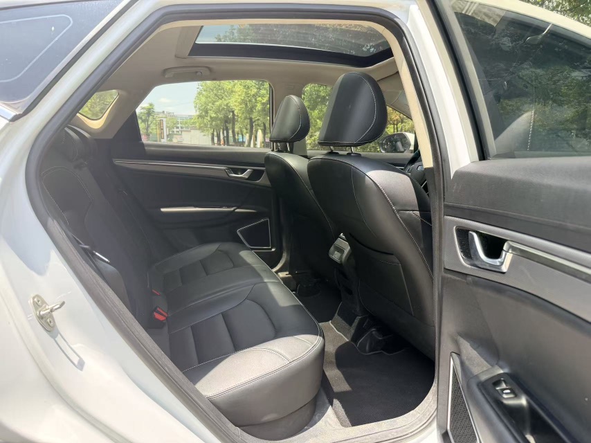 GEELY Emgrand GS 2019 car image #9