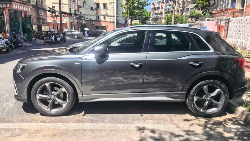 Audi Q3 2020 car image #2