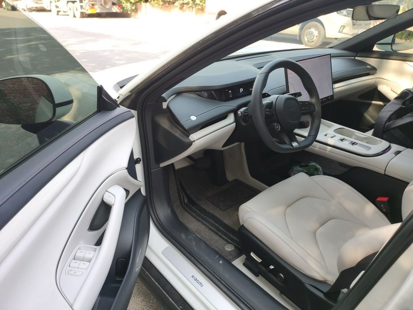 MI SU7 2024 immagine di auto #2