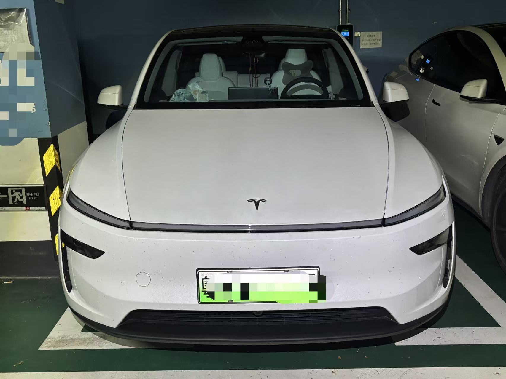 Tesla Model Y 2025 #2 Tesla Model Y 2025 car image #2