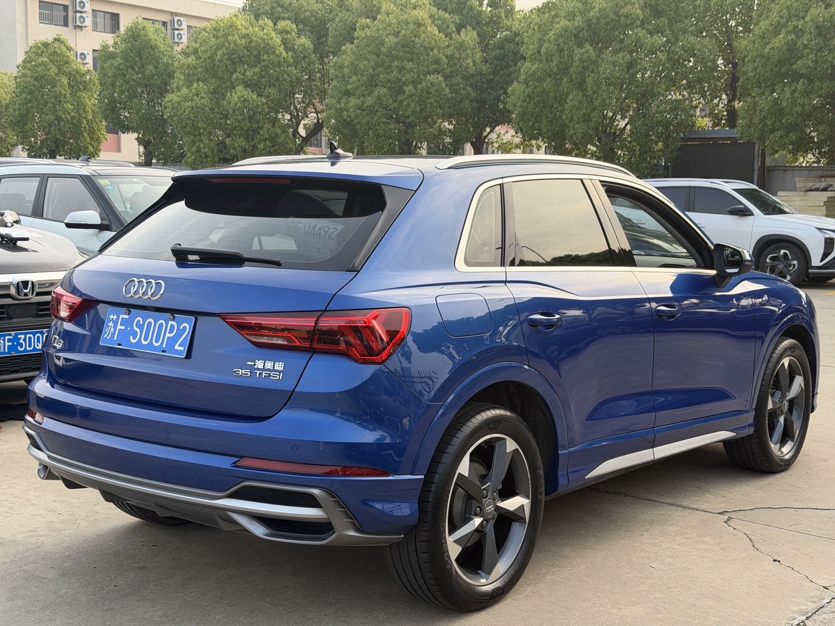 Audi Q3 2020 car image #10