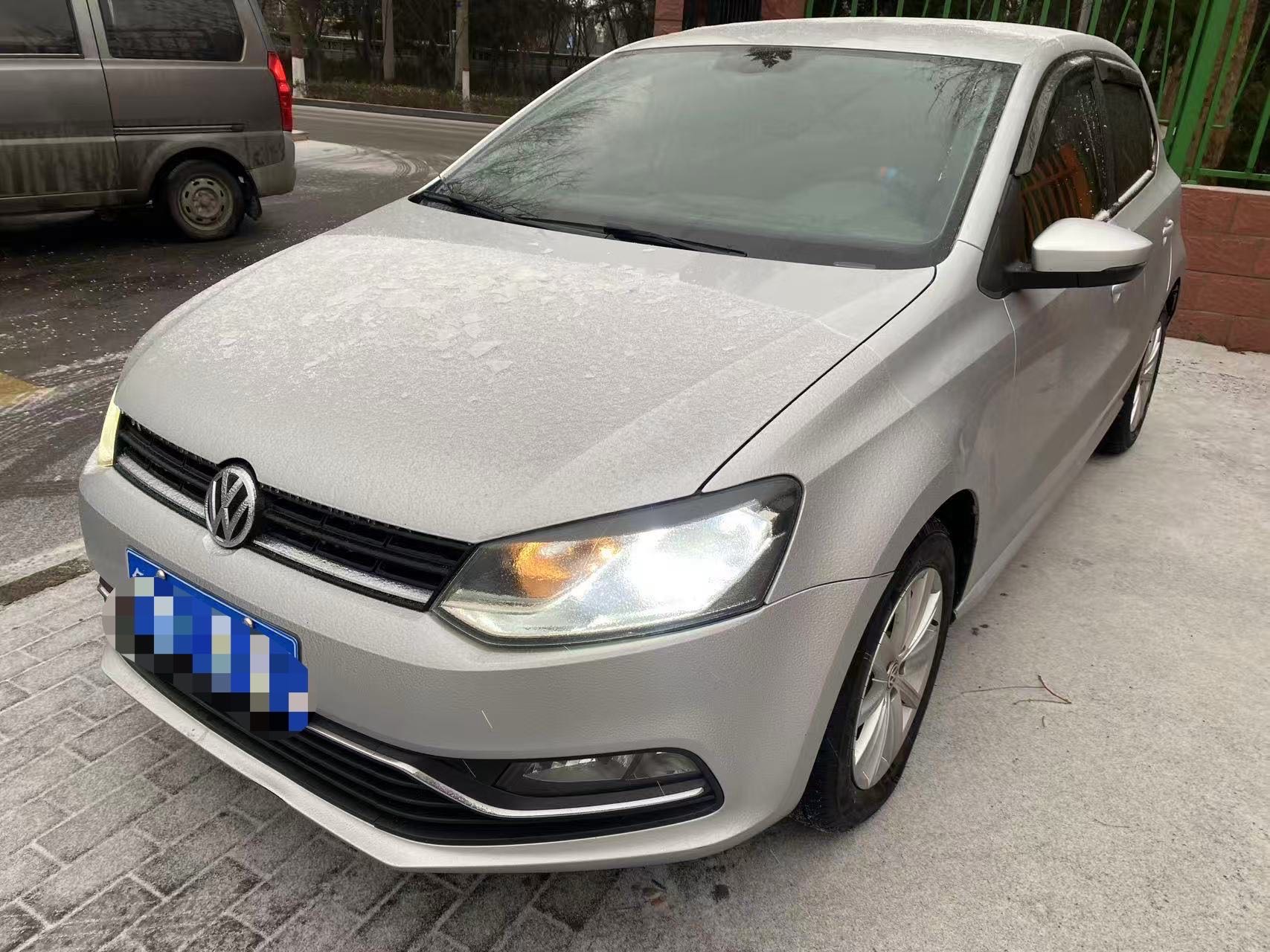 Volkswagen Polo 2015 car image 
