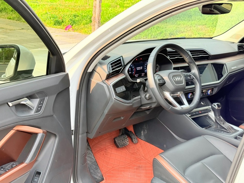 Audi Q3 2020 car image #4