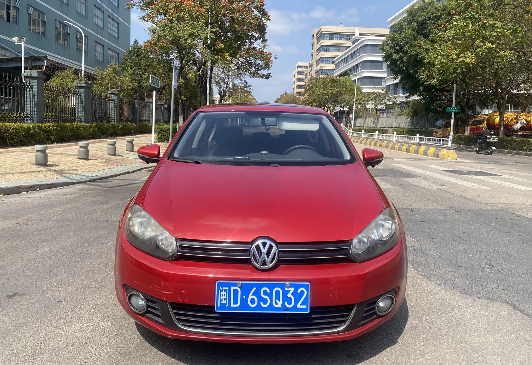 Volkswagen Golf 2011 car image #2