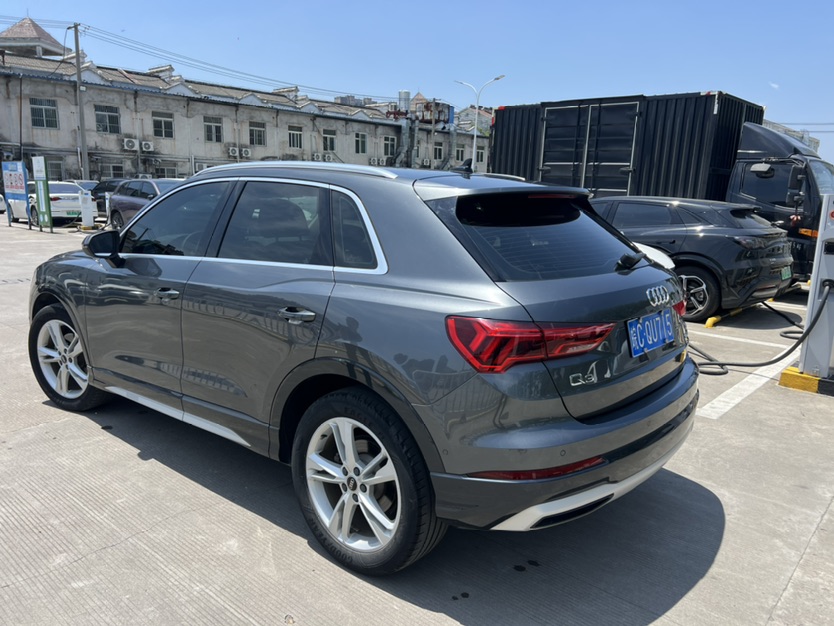 Audi Q3 2021 car image #6
