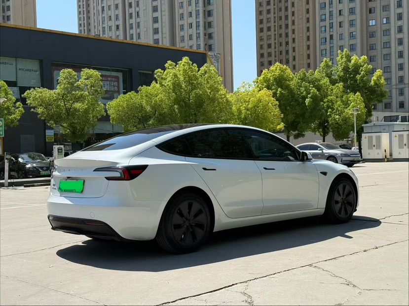 Tesla Model 3 2025 car image #6
