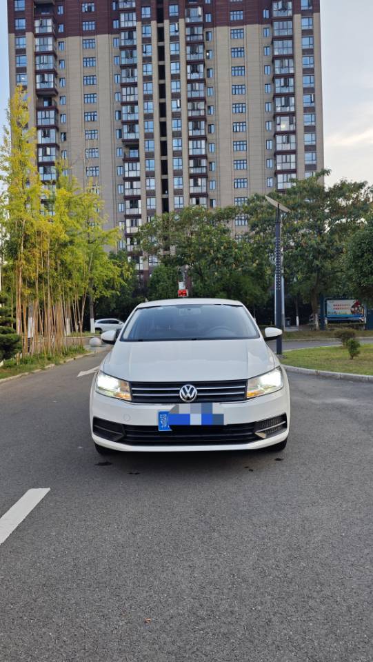 Volkswagen Santana 2022 car image #2