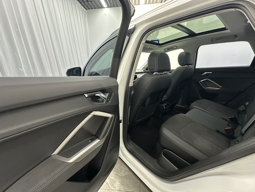 Audi Q3 2023 car image #8