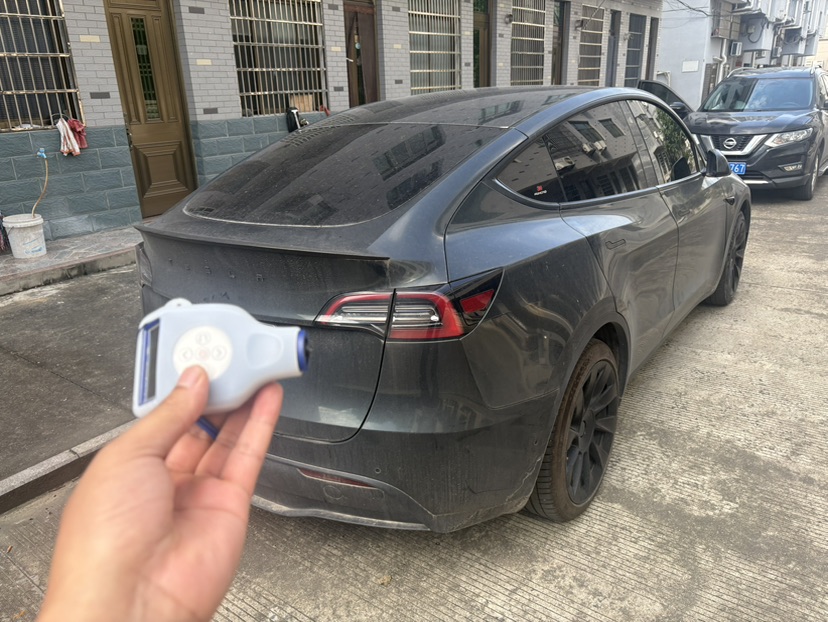 Tesla Model Y 2023 car image #4