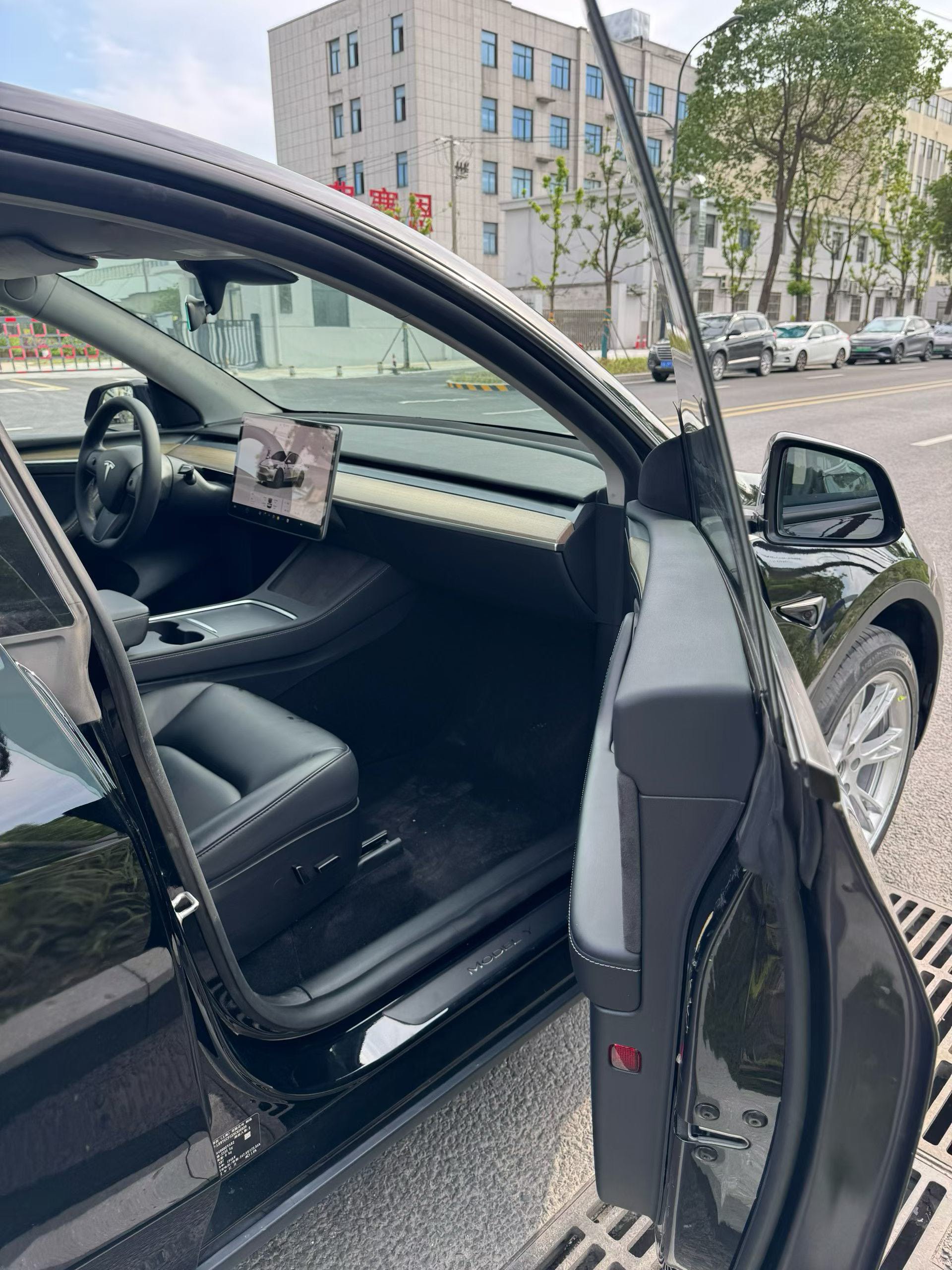 Tesla Model Y 2022 car image #7