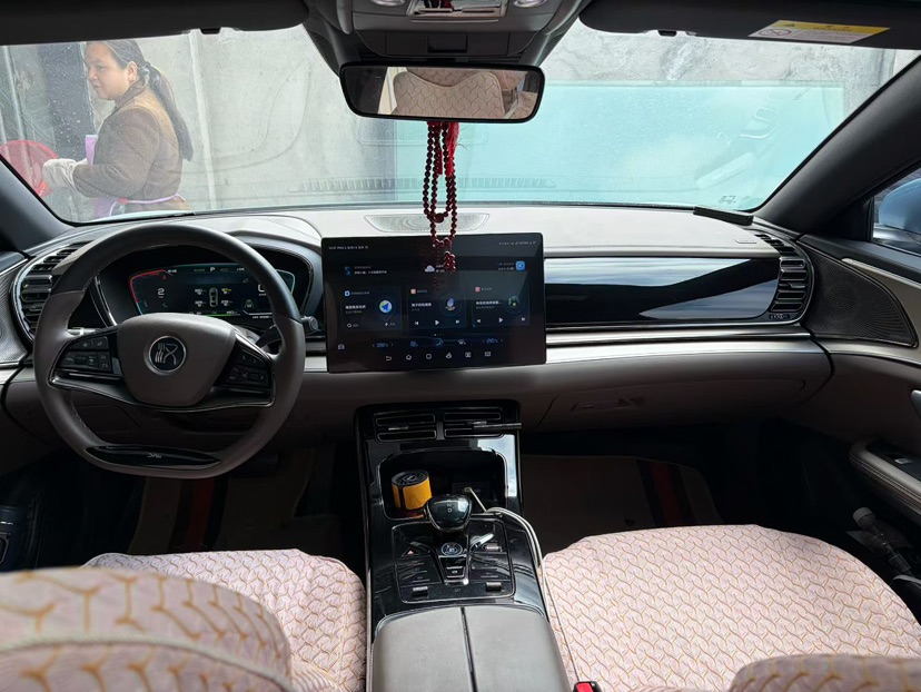 BYD Han 2023 car image #2