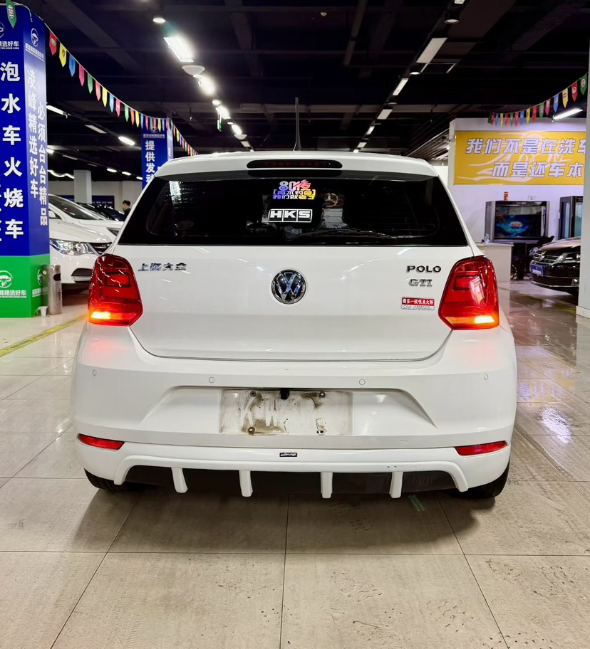 Volkswagen Polo 2015 car image #5