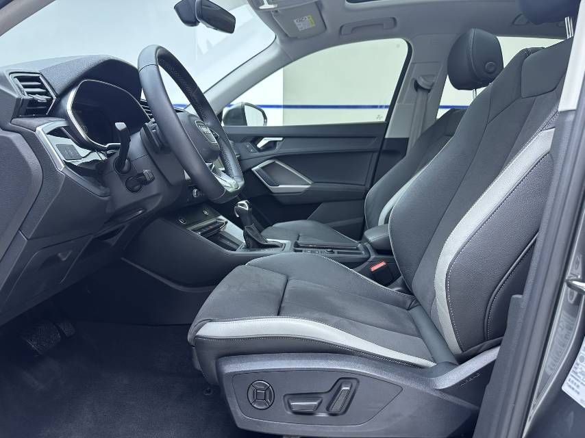 Audi Q3 2022 car image #7