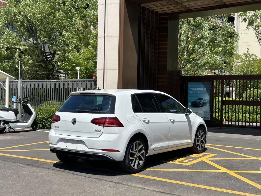 Volkswagen Golf 2020 car image #5