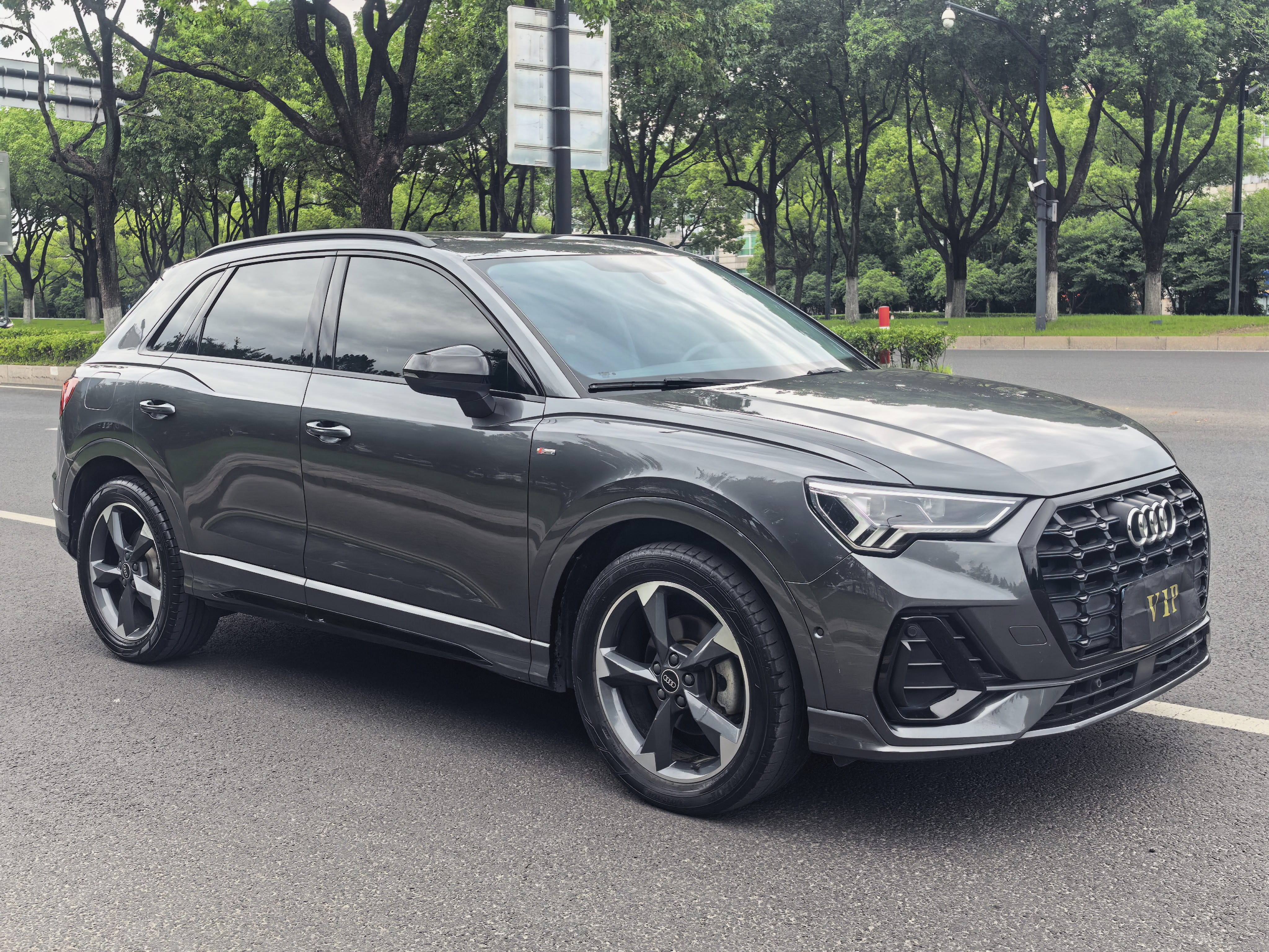 Audi Q3 2022 car image #3