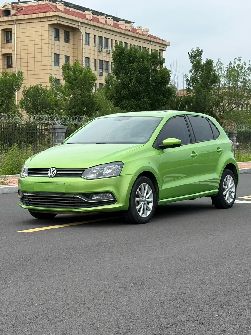 Volkswagen Polo 2015 car image #3