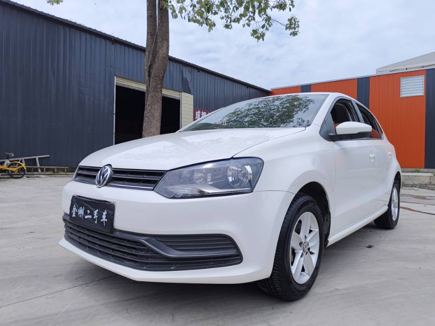 Volkswagen Polo 2015 Volkswagen Polo 2015 car image