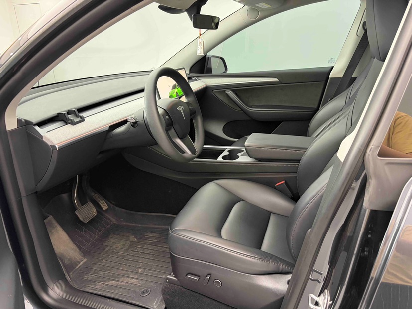 Tesla Model Y 2024 car image #5