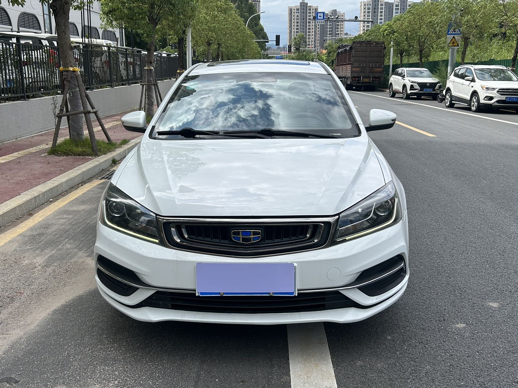 GEELY Emgrand 2019 #2 GEELY Emgrand 2019 car image #2