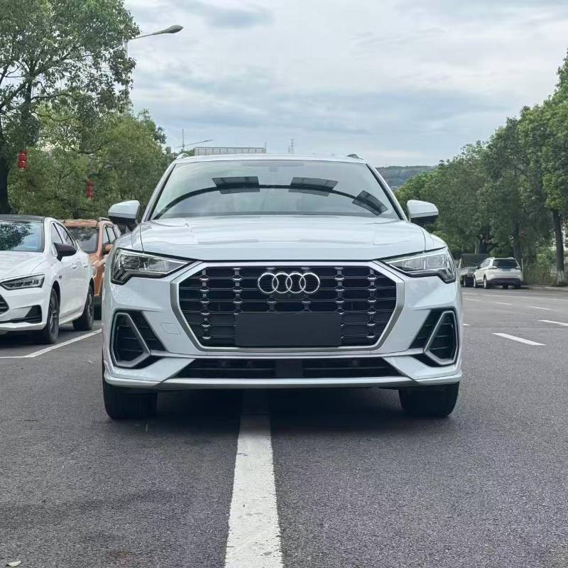 Audi Q3 2023 car image #2